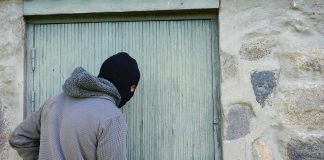Hausratversicherung / die beste Police gegen Einbrüche